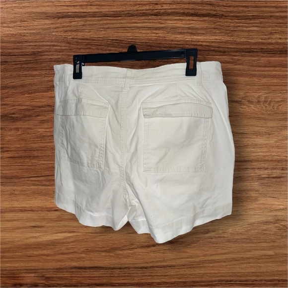 🆕 A New Day Women's 16 White  Utility Shorts Cotton Stretch Flap Pockets - Picture 2 of 6